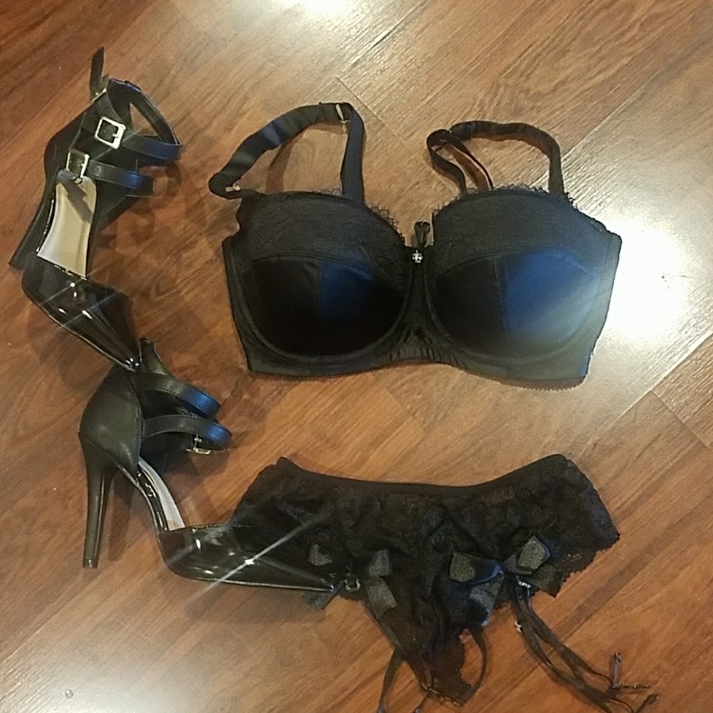 BRAND NEW NEVER WORN FROM. EUROPE black lace bra
